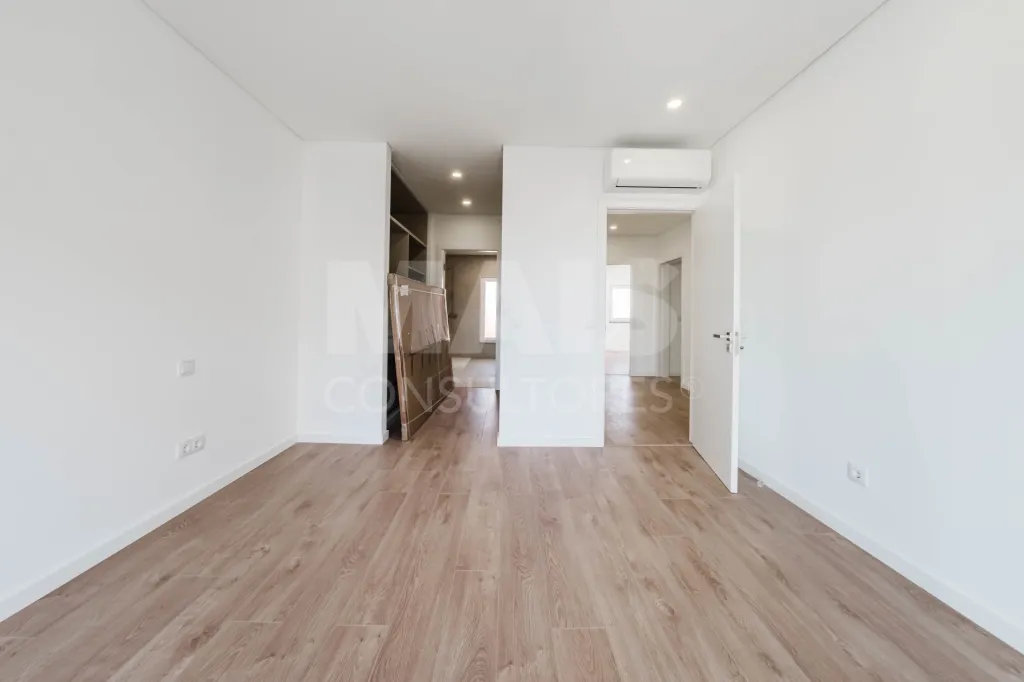 Moradia T3+1 Garagem, Logradouro e Vista Mar