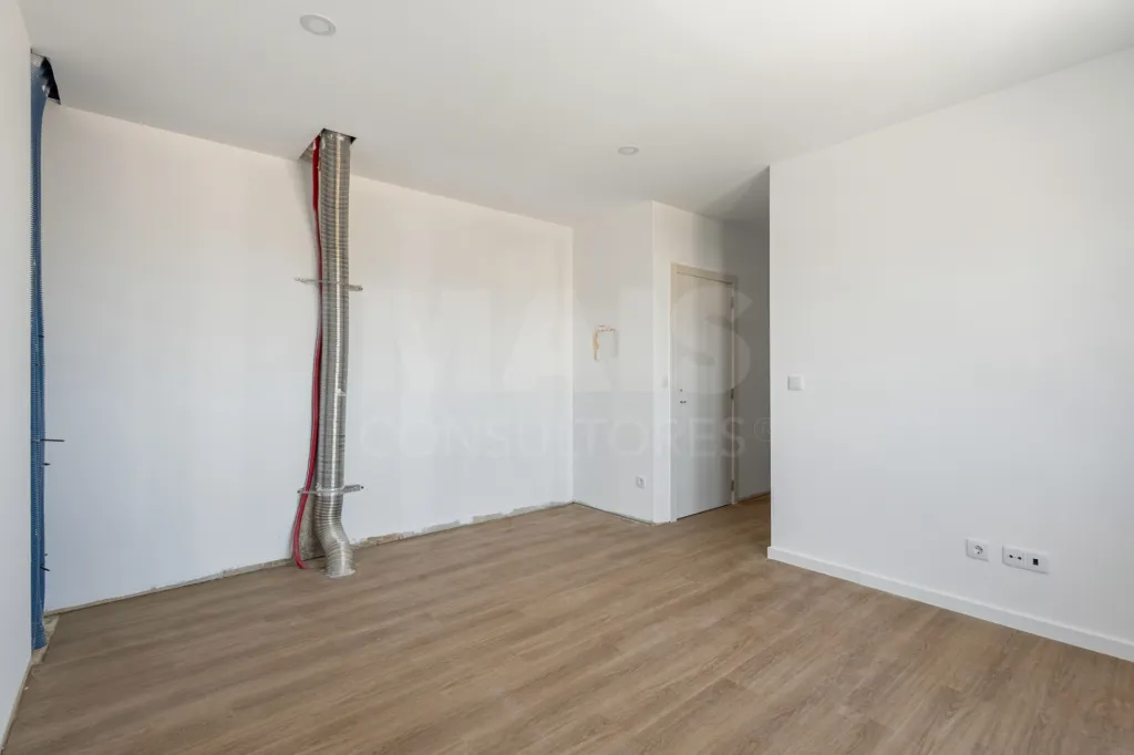 Moradia nova T4 com quintal e garagem