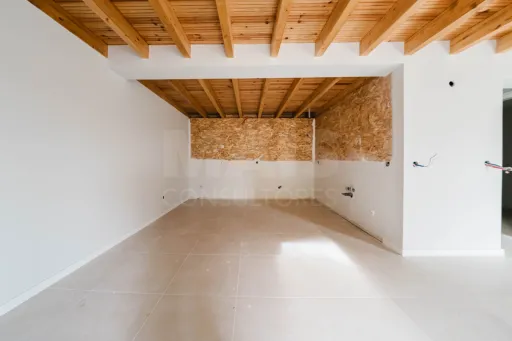 Moradia T3 Renovada C/ Logradouro e Anexos, São Bartolomeu, Lourinhã