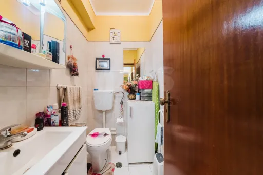 Spacious 3-Bedroom Apartment in Downtown Lourinhã with a Balcony and Terraces