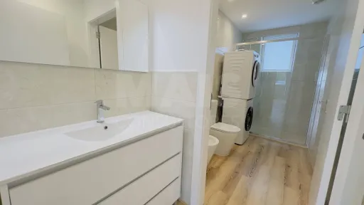 Apartamento T4 Totalmente Remodelado | Centro da Lourinhã | Espaço, Elegância e Conforto