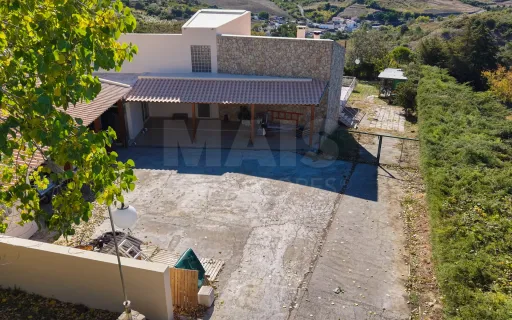 Quintinha com moradia T3 Térrea a 10 minutos de Arruda dos Vinhos