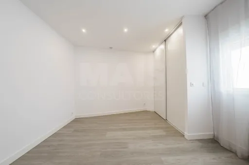 Apartamento T3 c/ terraço privado