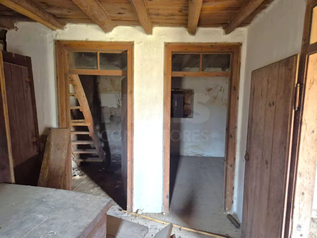 Moradia para Recuperação Total em Carregal, Óbidos | Lote de 490 m² | A apenas 3 km da Lagoa de Óbidos
