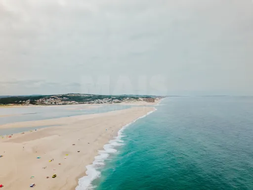T2 Mobilado a Dois Passos da Praia com Vista Mar de Sonho