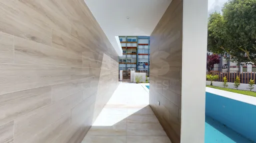 Moradia nova com piscina T4 em Linda a Velha