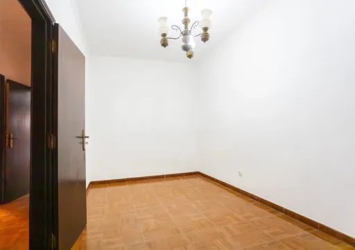 Moradia Térrea T2 para remodelar em Coruche-Vale Mansos