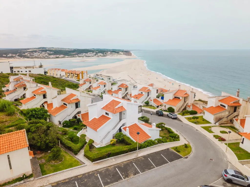 T2 Mobilado a Dois Passos da Praia com Vista Mar de Sonho