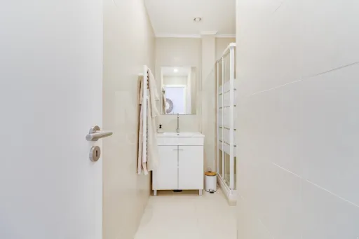 2-Bedroom Apartment in Almada’s Historic Center, Next to Casa da Cerca