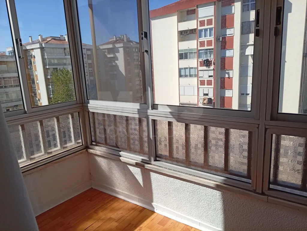 Apartamento com 4 assoalhadas e prédio com elevador
