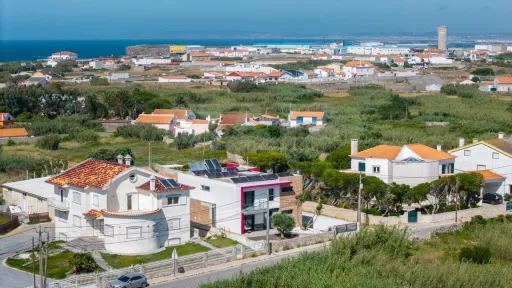 Deslumbrante Moradia T5 com Vista Mar, Piscina Privada e Excelente Exposição Solar