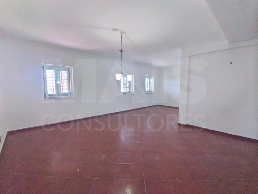 Moradia em Albarraque – A Oportunidade de Criar a Casa dos Seus Sonhos!