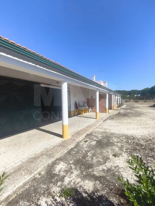Propriedade com Piscina e Instalações Equestres – Um Refúgio Tranquilo com Potencial de Expansão