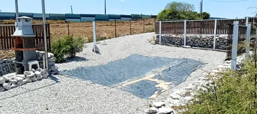 Lote de Terreno rústico com casa de Apoio