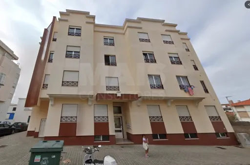 Apartamento T2 com parqueamento em Peniche