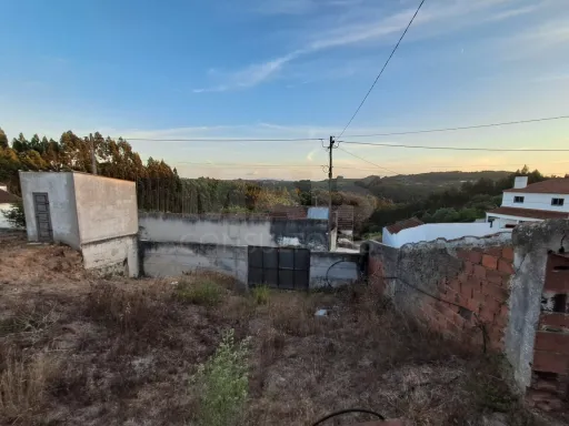 House to remodel on plot of land w/ 520m2