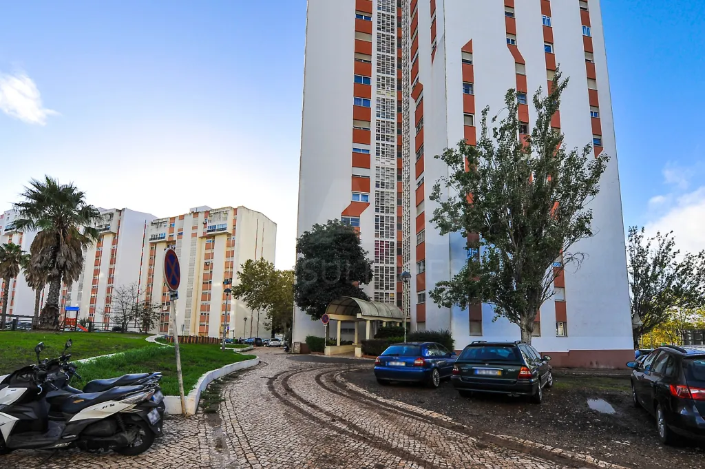 Apartamento T2 em Santo António dos Cavaleiros