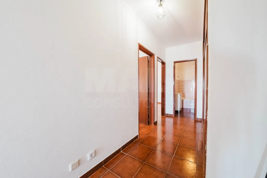 T2 Renovado com Varanda e Vista Mar em Peniche