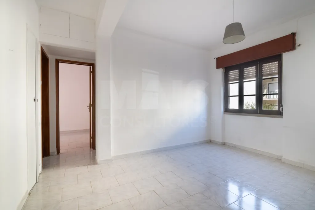 Prédio em propriedade total, localizado numa zona central da Lourinhã,