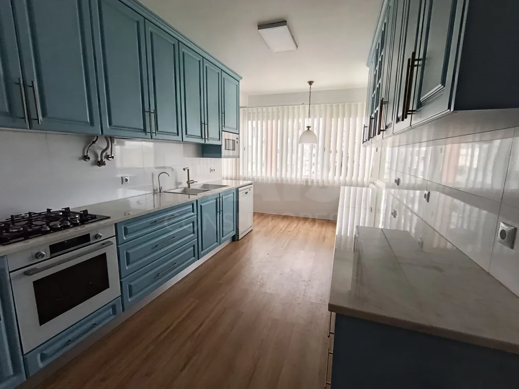 Renovated 4-bedroom apartment in São Domingos de Benfica