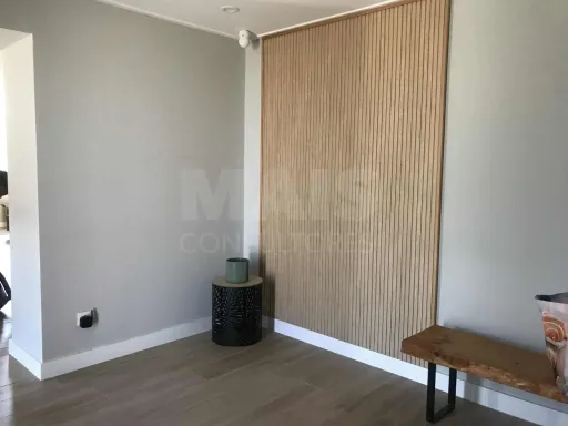 Farm with 4-bedr. house, pool and outbuildings 35 minutes from Lisbon