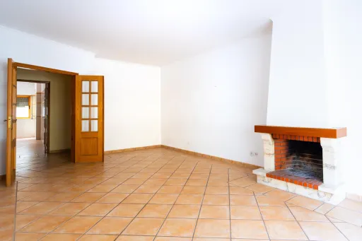 Apartamento T3 com Elevador e Box na Castanheira