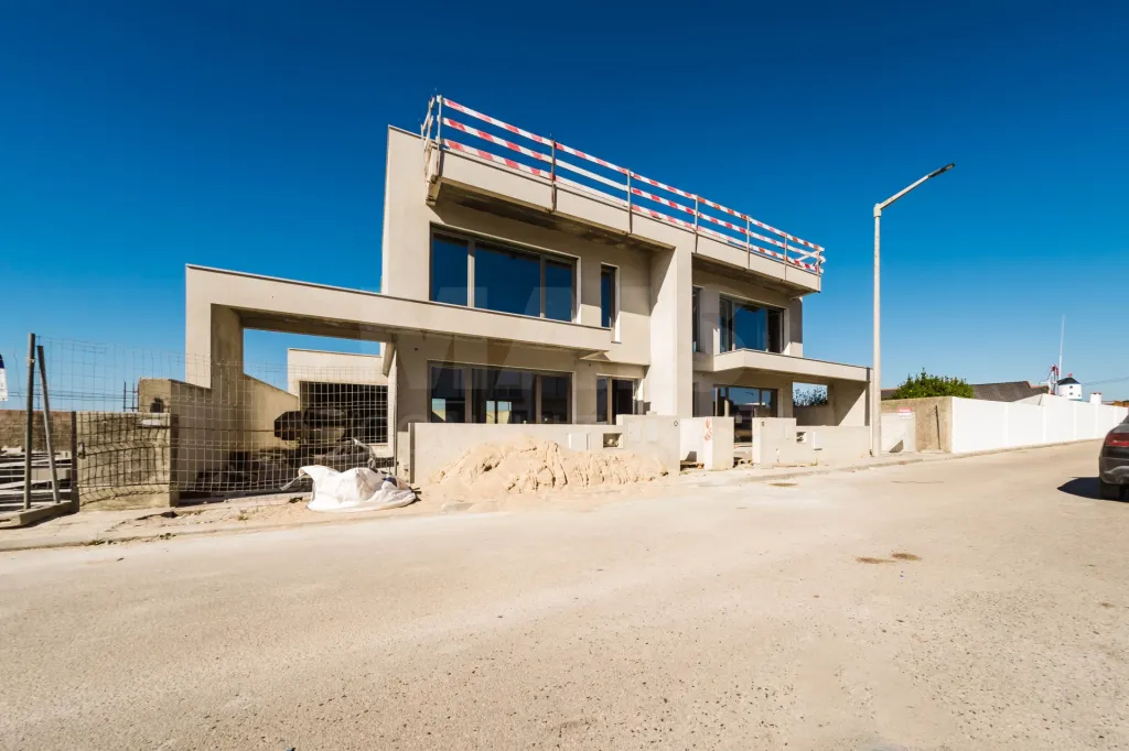 Moradia T3+1, Garagem, Espaço Exterior e Varanda Panorâmica e uma vista