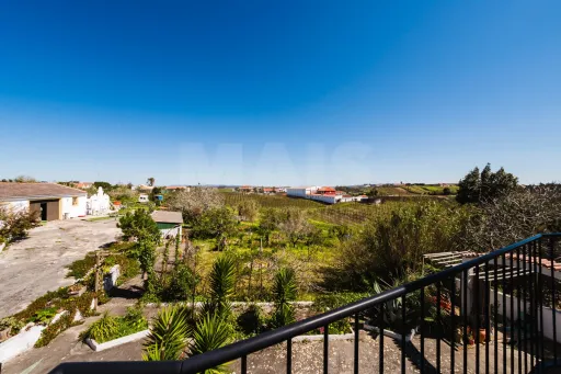 Propriedade com 7240m2 | Duas habitações | Piscina | Garagem | Anexos | Carvalhal, Bombarral