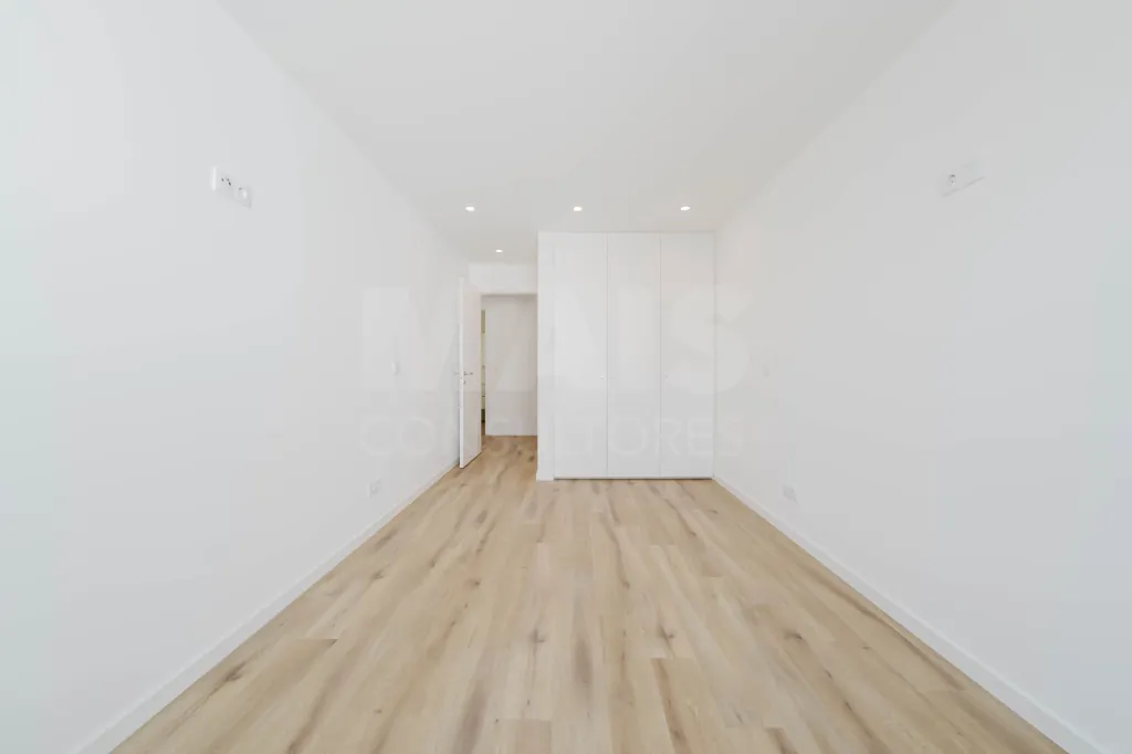 Apartamento T2 com 2 lugares de garagem