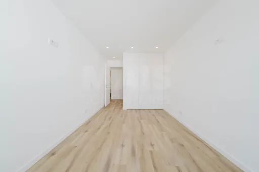 Apartamento T2 com 2 lugares de garagem