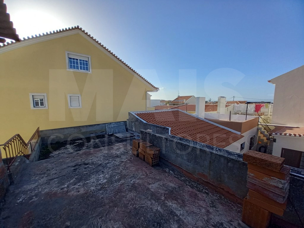 Moradia Bi Familiar com entradas independentes
