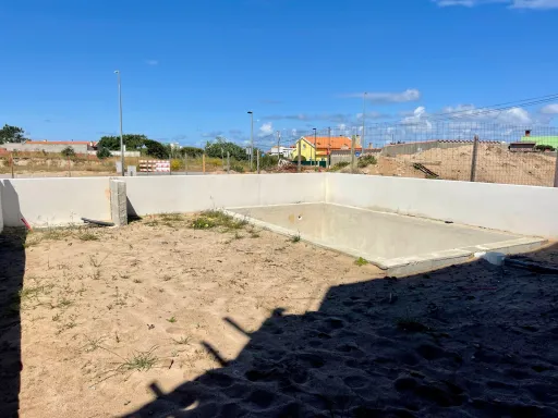 Moradia T3 em Ferrel com Piscina