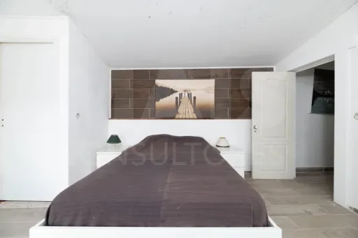 Moradia T1 Parcialmente Remodelada no casal das Andorinhas - Dois Portos
