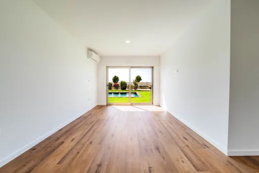 Moradia Contemporânea de Luxo com Vista Barragem, Piscina e 3.000m² Urbanos | Peniche