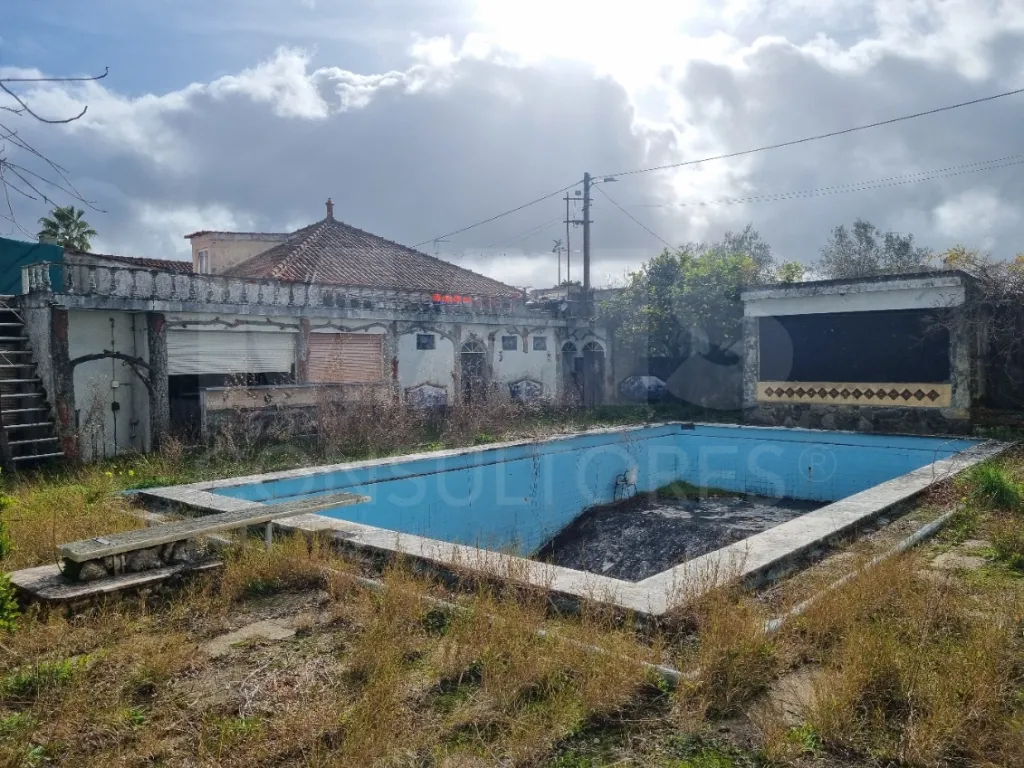 Moradia T4 com piscina, no centro da  Concavada em Abrantes
