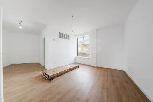 214 m² Store with Potential to Be Converted into a 4-Bedroom Apartment or Two Apartments – Excellent Investment Opportunity