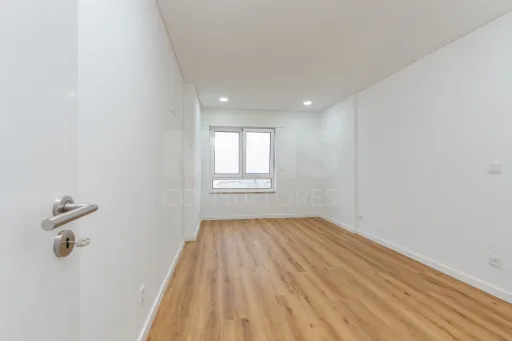 Fully refurbished 3-bedroom apartment | parking space, in Quinta da Piedade - Póvoa de Santa Iria