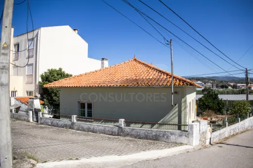 Moradia Térrea T3 com Terreno de 500 m² | Às Portas de Alcobaça