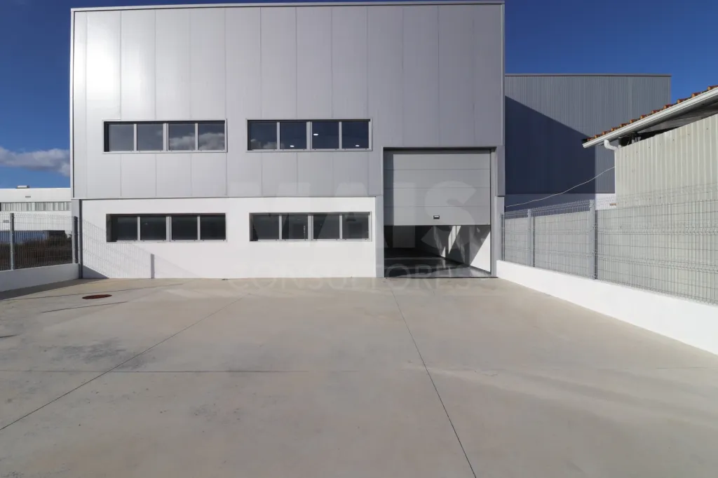 Pavilhão Industrial novo no Carregado com 624 m2 de Terreno e 312 m2 de Construção