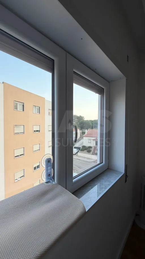 Apartamento T2 Remodelado no Centro do Cadaval