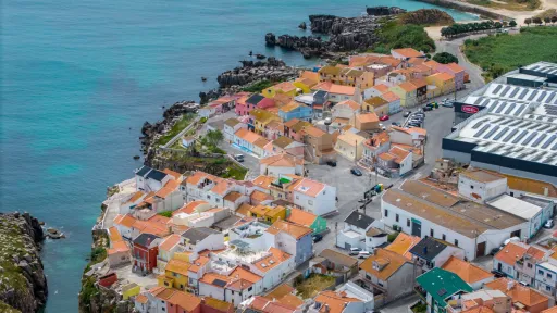 Moradia com 3 apartamentos e vista mar