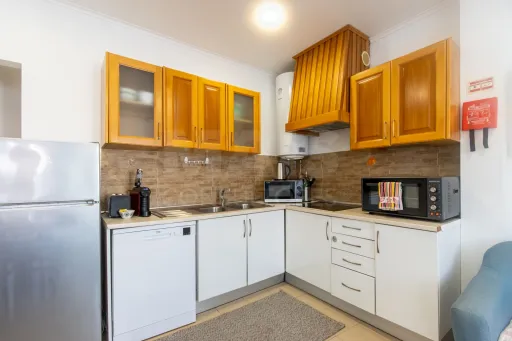 Prédio com 2 apartamentos em AL em Peniche
