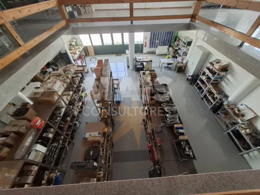 Armazém com Edifício e Terreno para Expansão em Vila Nova de Santo André, Setúbal