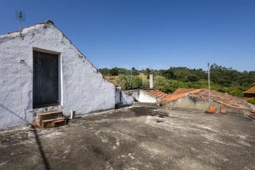 Villa with rooftop and huge potential between Caldas da Rainha and Santa Catarina