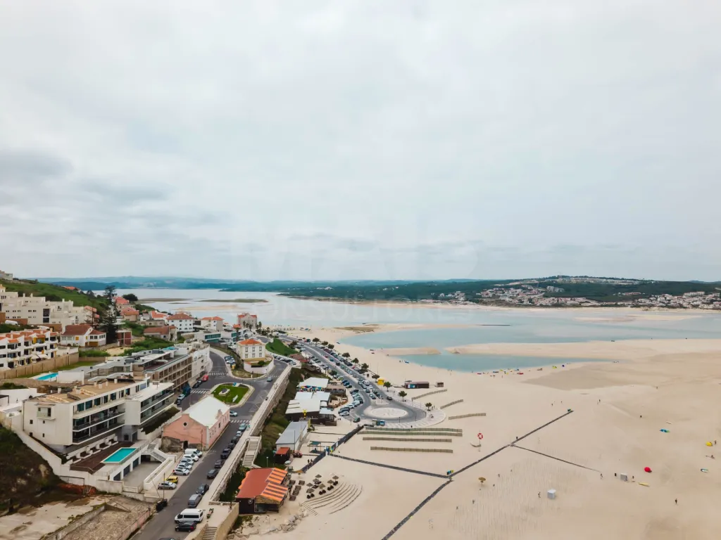 T2 Mobilado a Dois Passos da Praia com Vista Mar de Sonho