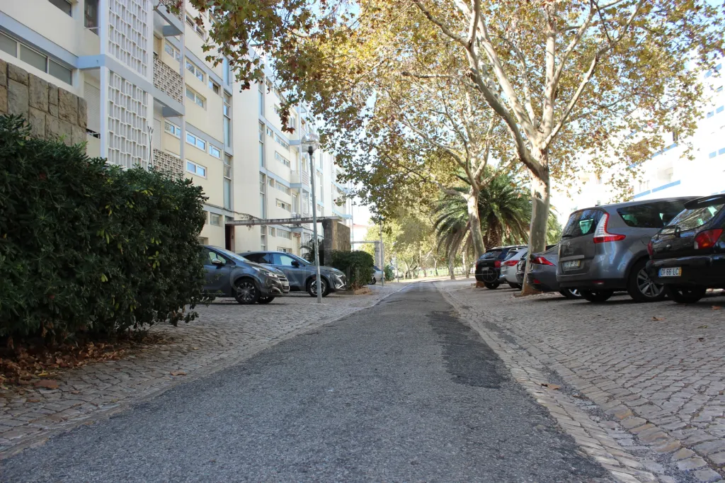 T3 remodelado na Parede: bairro tranquilo, a 10 minutos a pé da praia