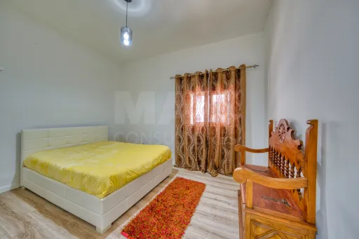 Viva com Espaço e Conforto: Moradia T4 com Anexo e Garagem em Coruche – Pronta a Habitar