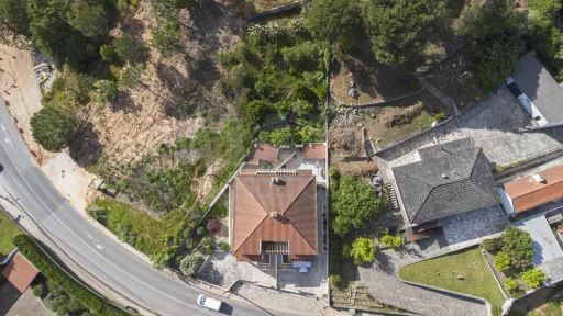 4-bedr. house, center of Cadaval, with garage