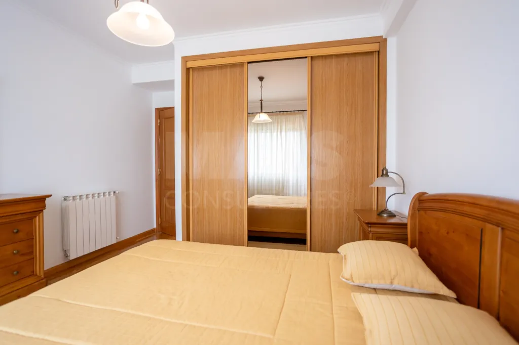 Apartamento T3 com excelente localização no Porto Alto