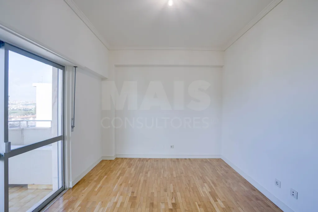 T5 no Lumiar - varandas e garagem